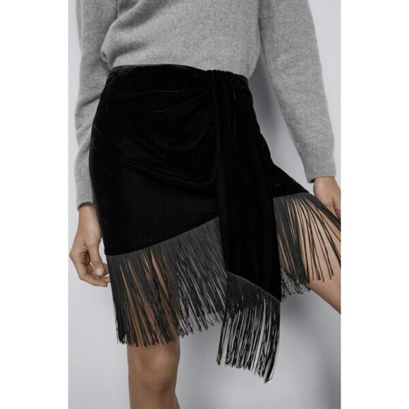 NWOT Zara black crushed velvet-like skirt w/ statement curved hem & fringing, XS - Picture 1 of 9